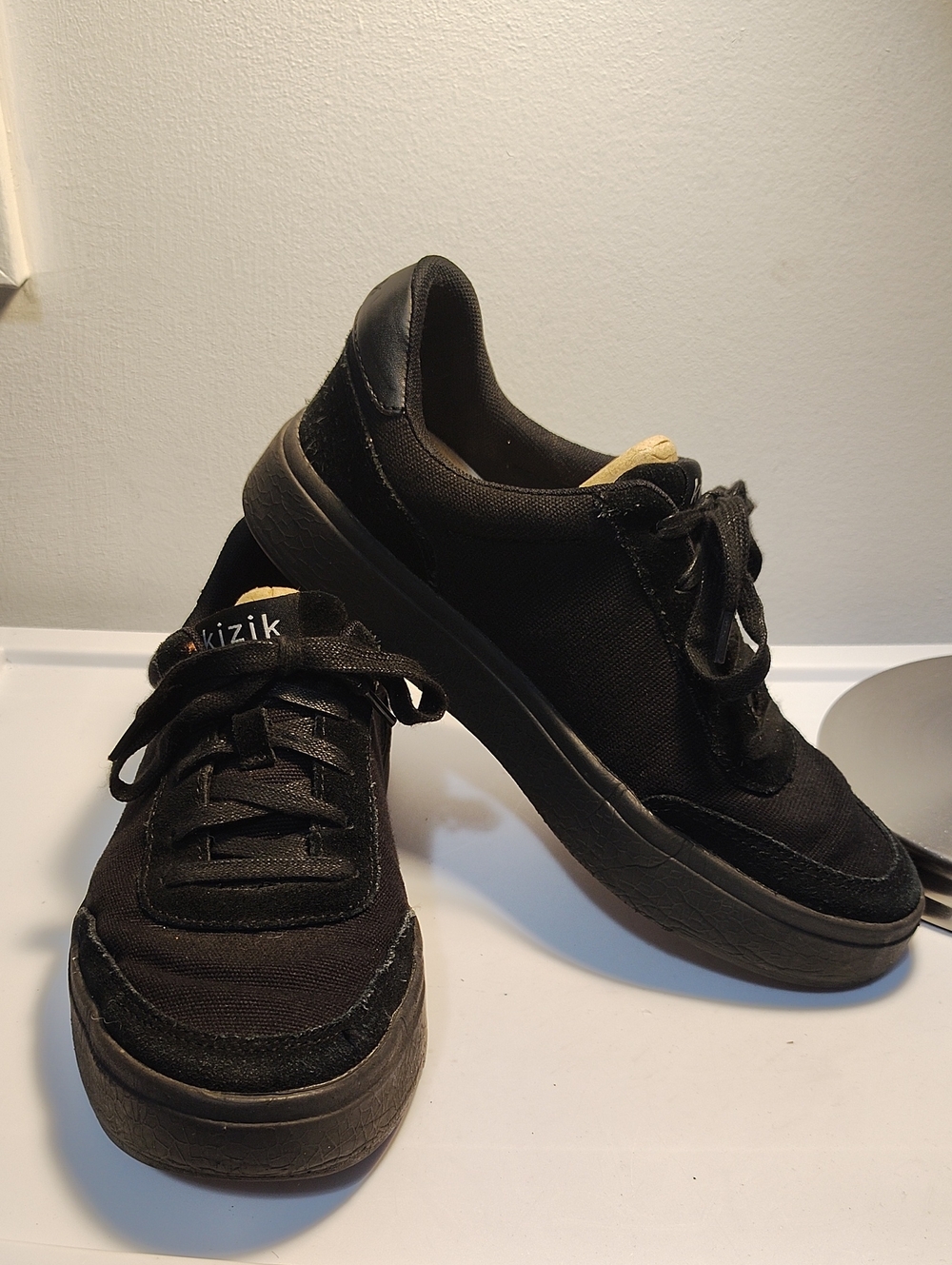 Kizik  Black Casual Sneakers